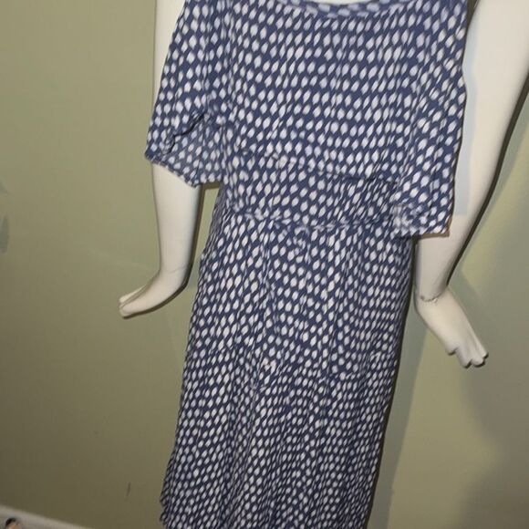 AVENUE  Blue and White Patterned Dress - Picture 4 of 6